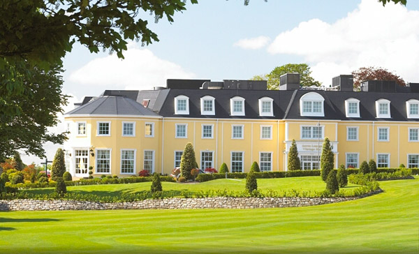 Front view of the Wolsey Hotel, Spa and Golf RESORT.